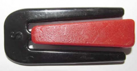 Клипса Sofetec для ввода двух кабелей Клипса Sofetec для ввода двух кабелей